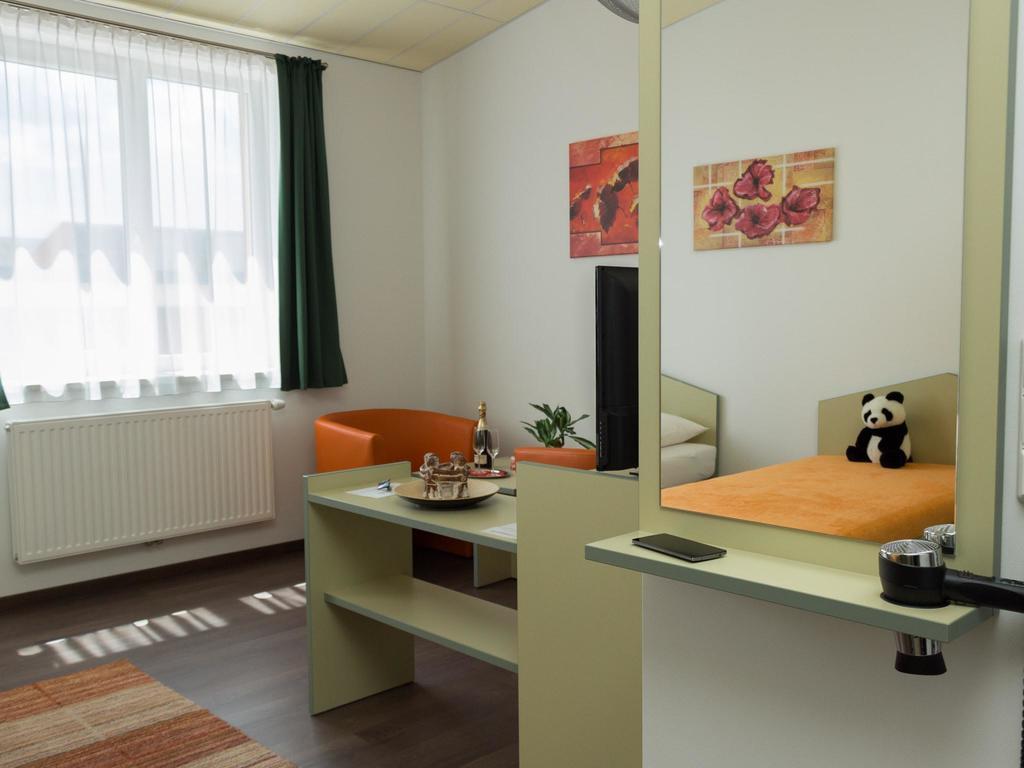 Winrooms "Hotel&Appartement" Wiener Neustadt Exterior photo