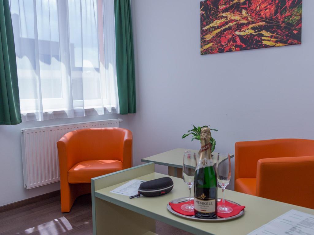 Winrooms "Hotel&Appartement" Wiener Neustadt Exterior photo