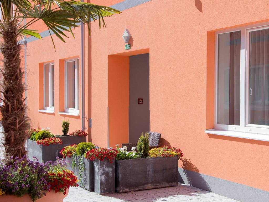 Winrooms "Hotel&Appartement" Wiener Neustadt Exterior photo