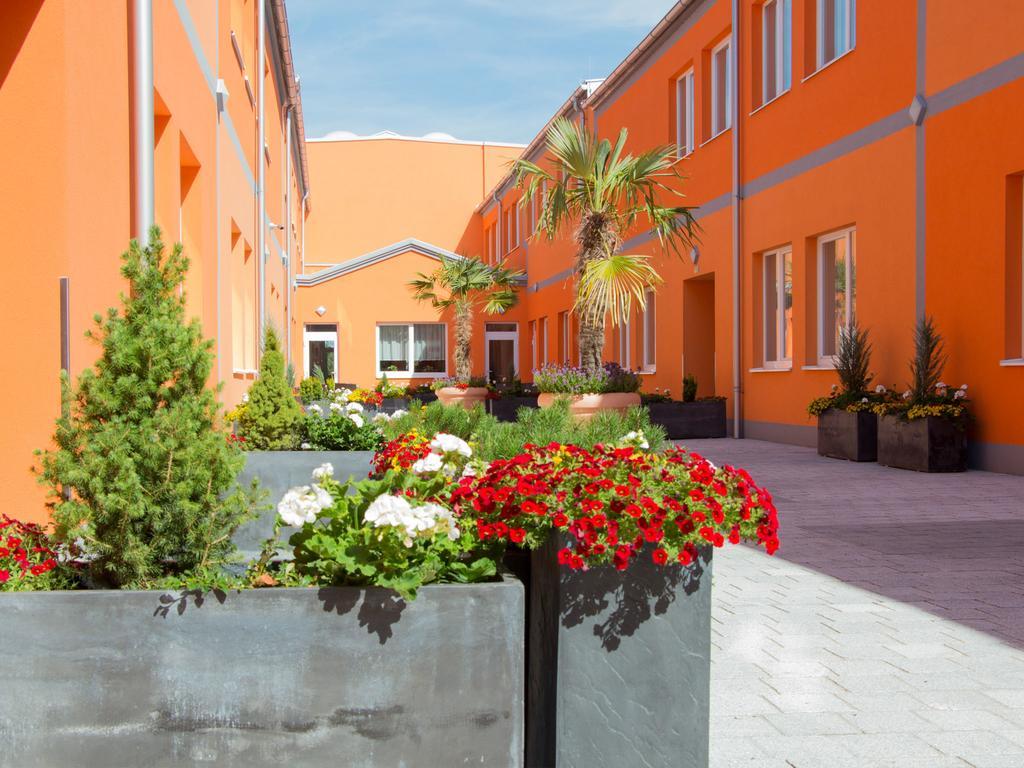Winrooms "Hotel&Appartement" Wiener Neustadt Exterior photo